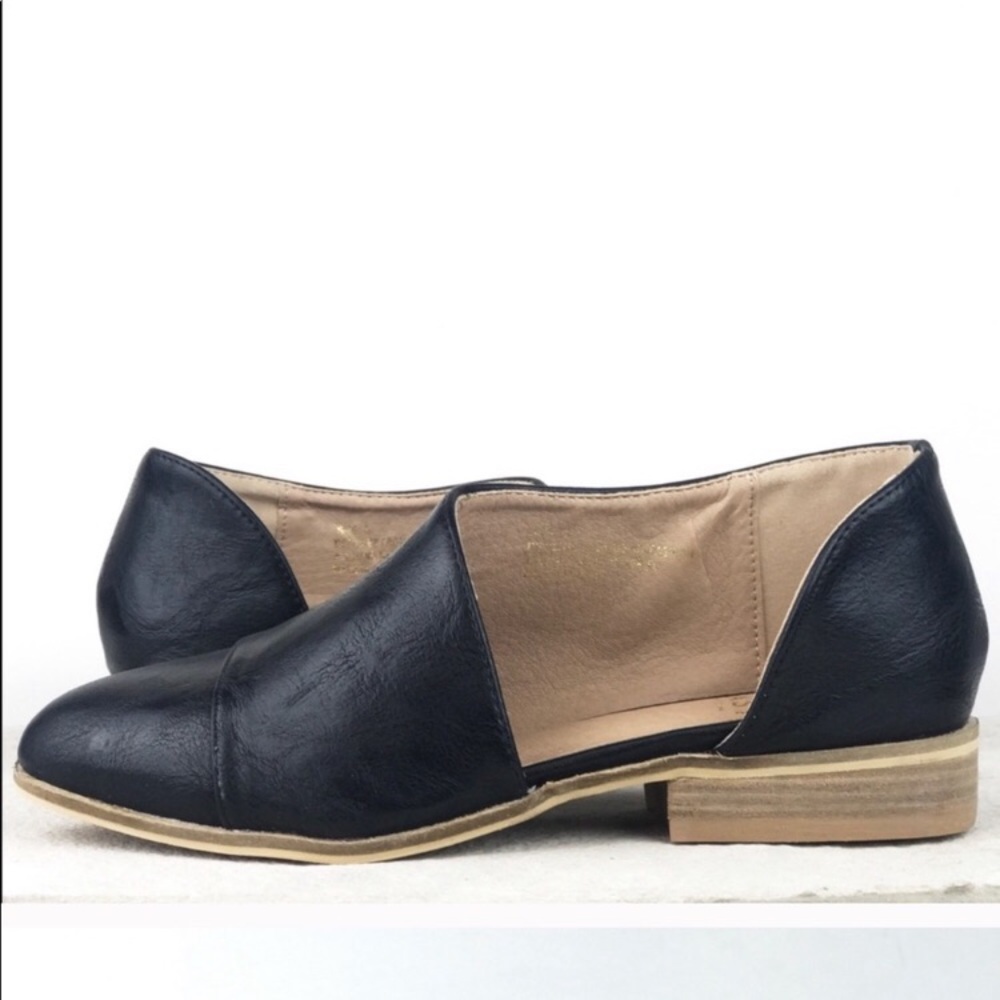 Black cutout flats